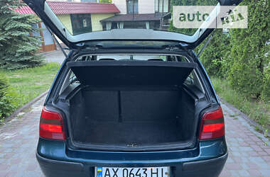 Хетчбек Volkswagen Golf 2002 в Львові