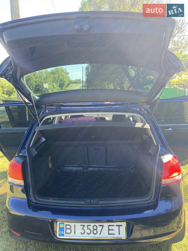 Хэтчбек Volkswagen Golf 2012 в Карловке