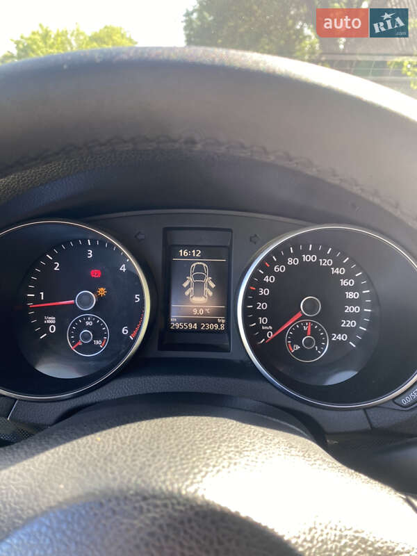 Хэтчбек Volkswagen Golf 2012 в Карловке