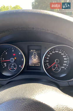 Хэтчбек Volkswagen Golf 2012 в 