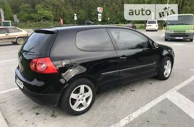 Хэтчбек Volkswagen Golf 2005 в Городке