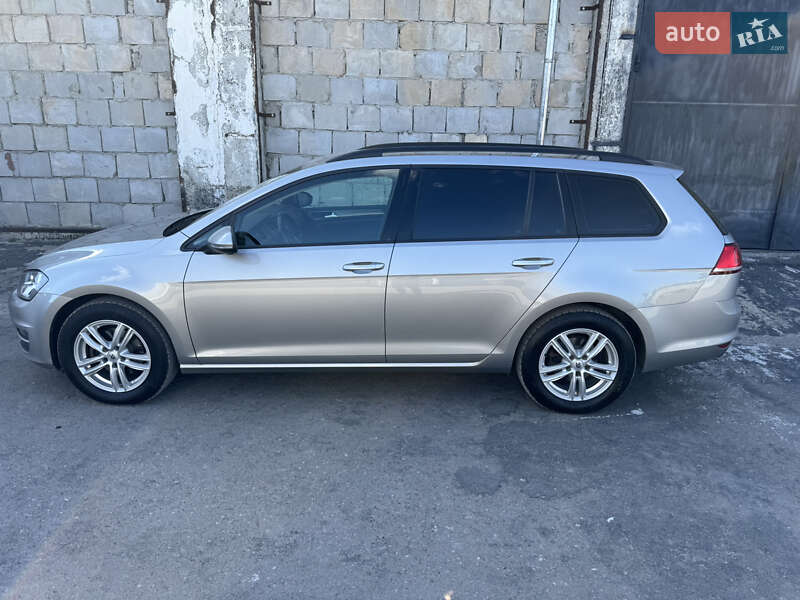 Универсал Volkswagen Golf 2015 в Жовкве
