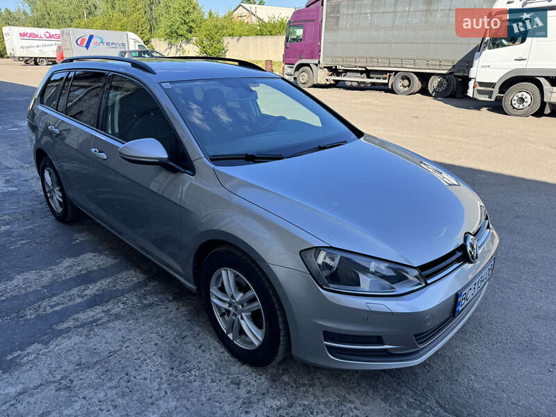 Универсал Volkswagen Golf 2015 в Жовкве