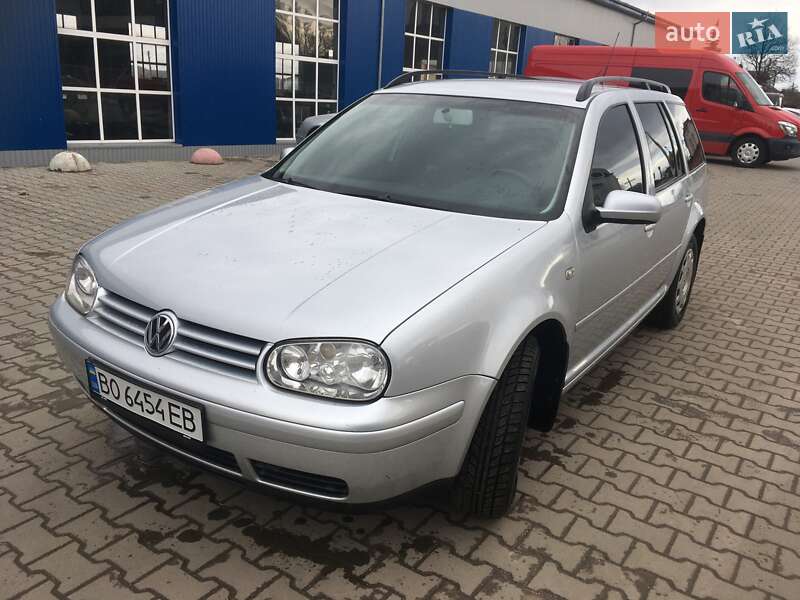 Универсал Volkswagen Golf 2003 в Бучаче
