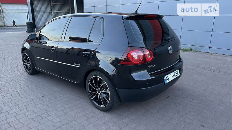 Хэтчбек Volkswagen Golf 2008 в Запорожье