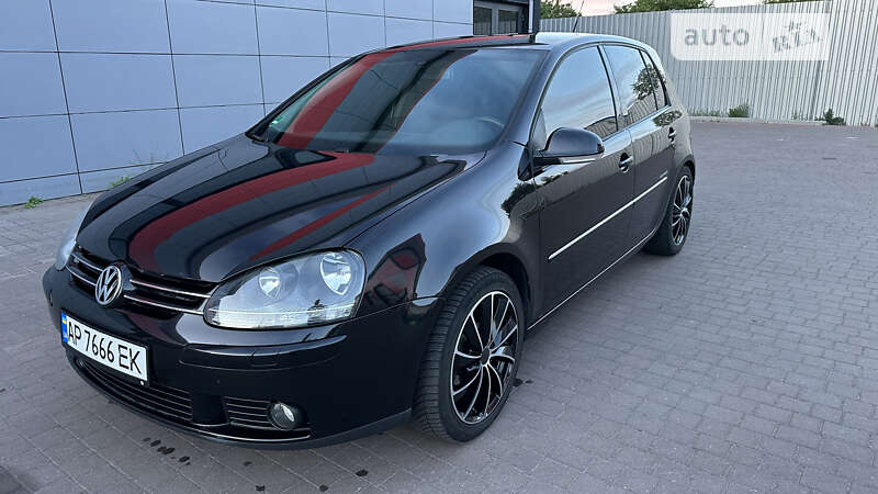 Хэтчбек Volkswagen Golf 2008 в Запорожье