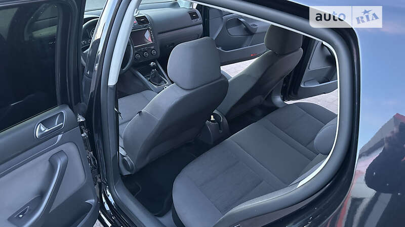 Хэтчбек Volkswagen Golf 2008 в Запорожье