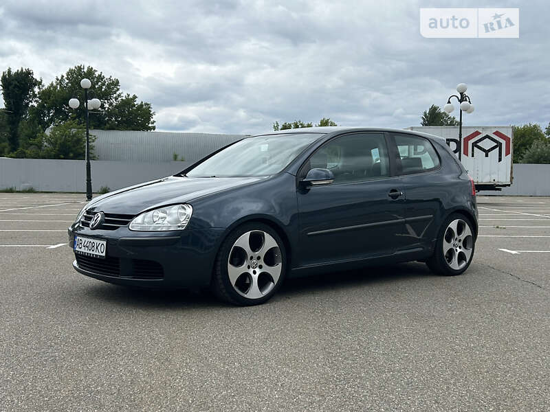 Хэтчбек Volkswagen Golf 2004 в Киеве