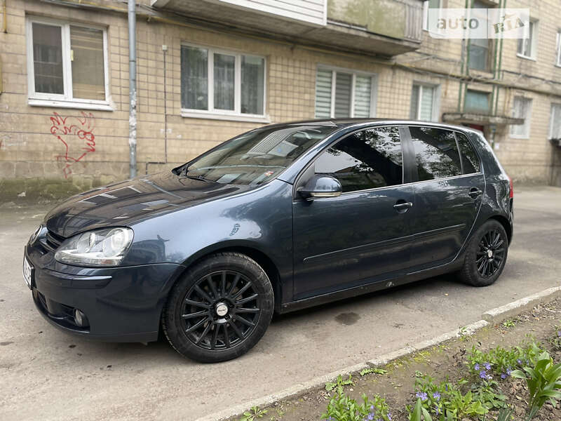 Хэтчбек Volkswagen Golf 2004 в Корце