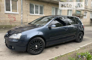 Хэтчбек Volkswagen Golf 2004 в Корце