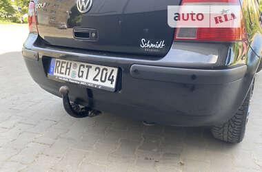 Хэтчбек Volkswagen Golf 2003 в Дубно