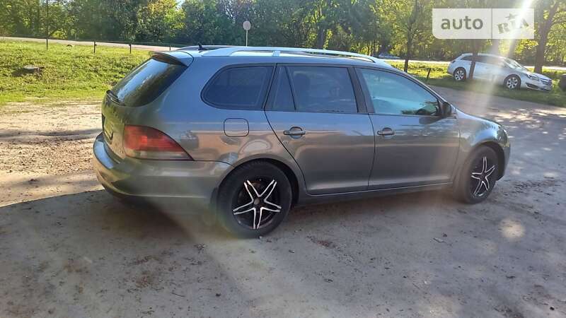 Универсал Volkswagen Golf 2013 в Конотопе