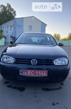 Хетчбек Volkswagen Golf 2003 в Дубні