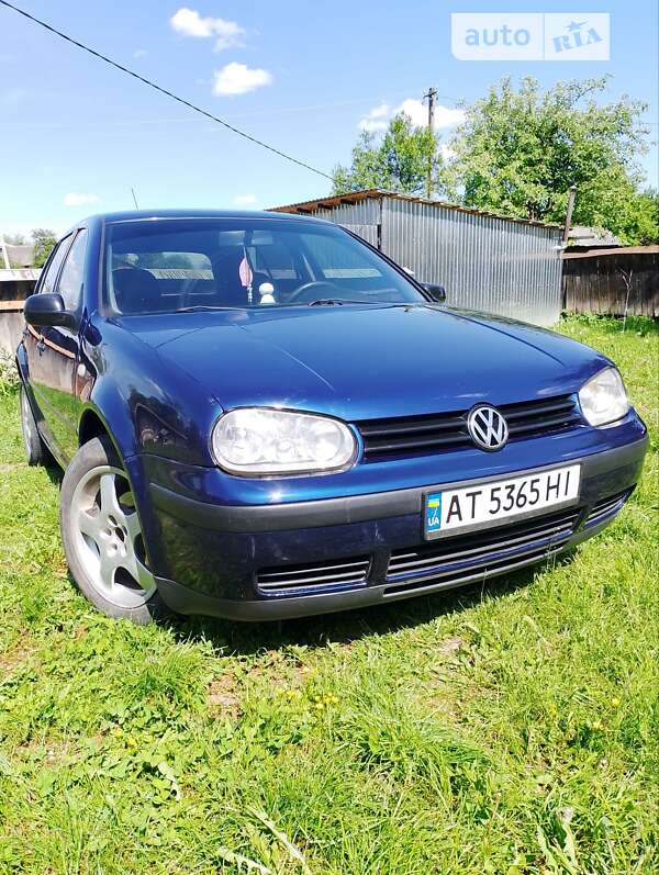 Хэтчбек Volkswagen Golf 2000 в Снятине