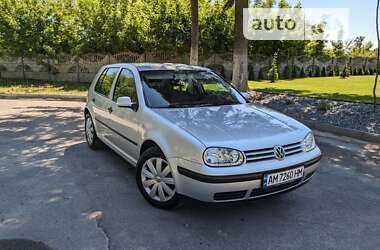 Хэтчбек Volkswagen Golf 2003 в Звягеле