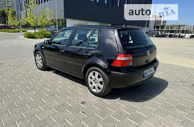 Хэтчбек Volkswagen Golf 2002 в Ровно