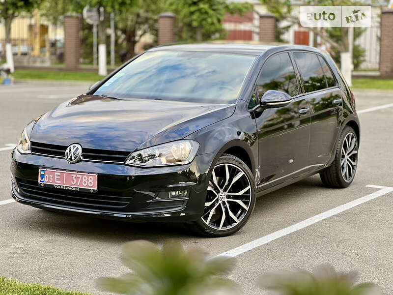 Хэтчбек Volkswagen Golf 2013 в Киеве