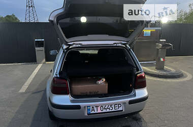 Хэтчбек Volkswagen Golf 2002 в Долине