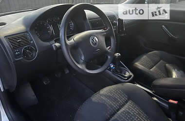 Хэтчбек Volkswagen Golf 2002 в Долине