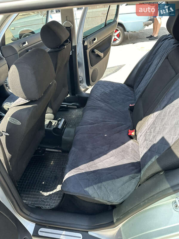 Хэтчбек Volkswagen Golf 2001 в Запорожье