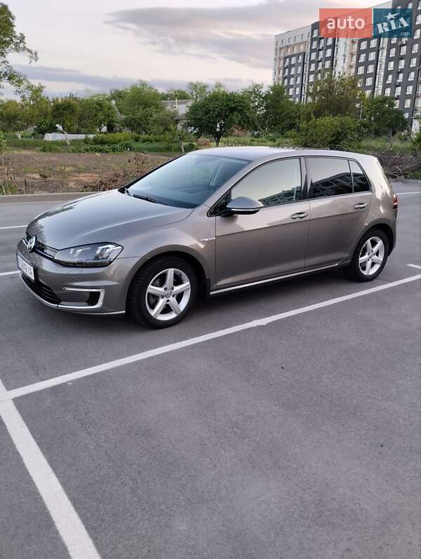 Хэтчбек Volkswagen Golf 2016 в Борисполе