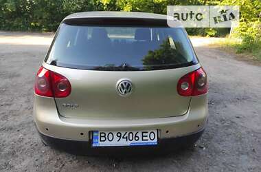 Хэтчбек Volkswagen Golf 2004 в Тернополе