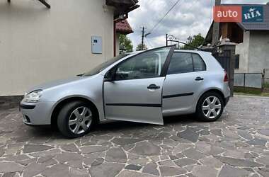 Хетчбек Volkswagen Golf 2006 в Сваляві