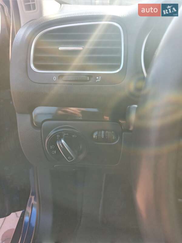Универсал Volkswagen Golf 2010 в Стрые