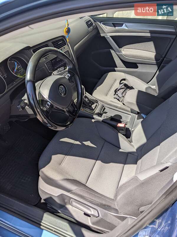 Хэтчбек Volkswagen Golf 2013 в Днепре