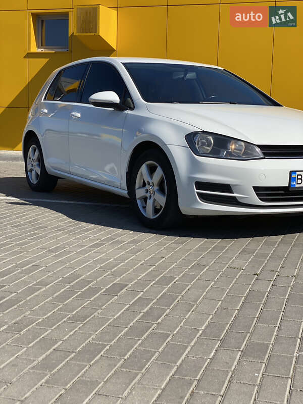 Хэтчбек Volkswagen Golf 2014 в Ровно