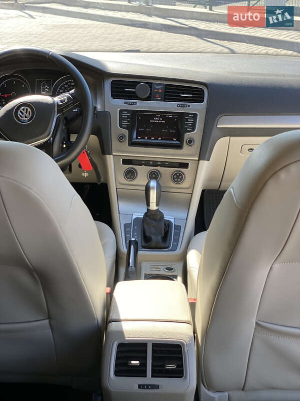 Хэтчбек Volkswagen Golf 2014 в Ровно