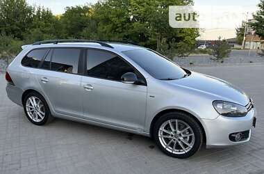 Універсал Volkswagen Golf 2013 в Дніпрі