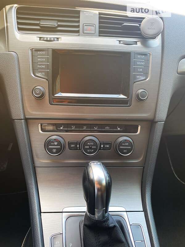 Хэтчбек Volkswagen Golf 2013 в Киеве