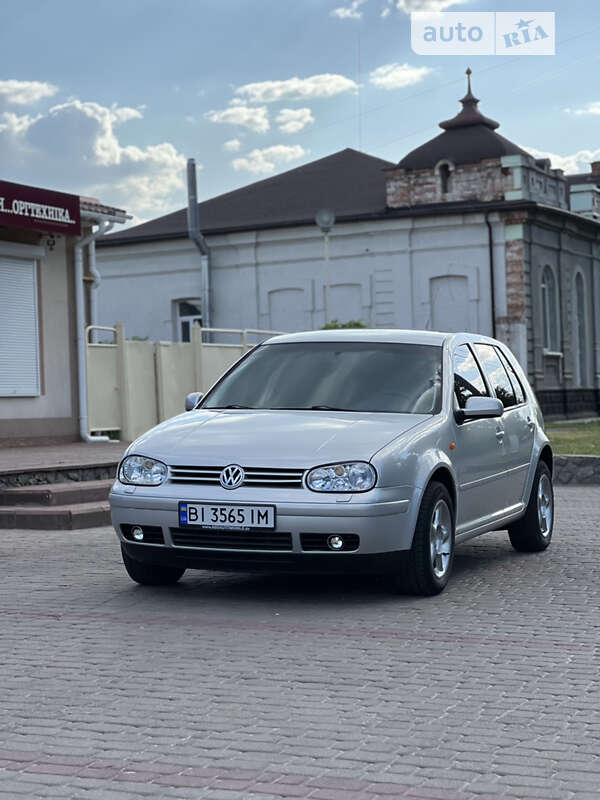 Хэтчбек Volkswagen Golf 2000 в Гадяче