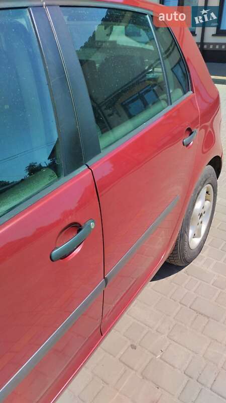 Хэтчбек Volkswagen Golf 2005 в Заречном