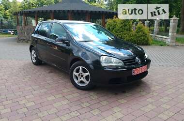 Хэтчбек Volkswagen Golf 2005 в Жовкве