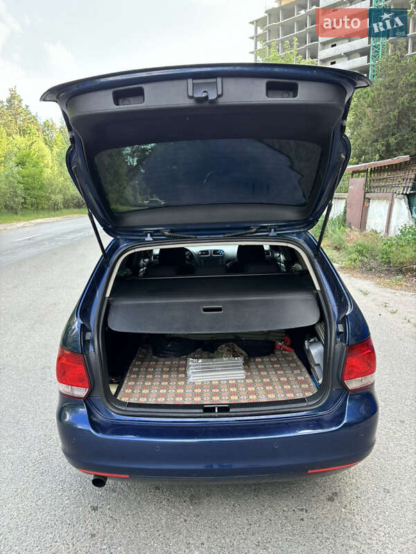 Универсал Volkswagen Golf 2011 в Киеве