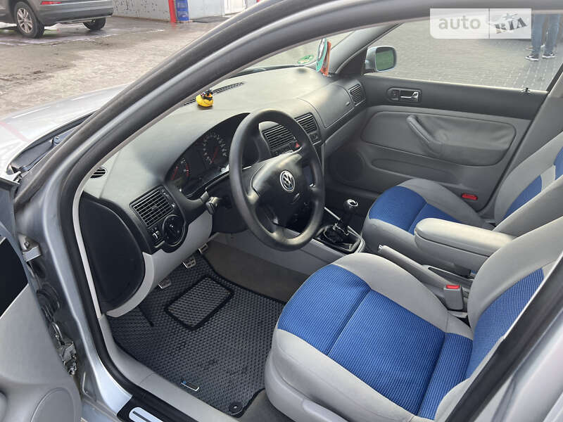 Хэтчбек Volkswagen Golf 2000 в Луцке