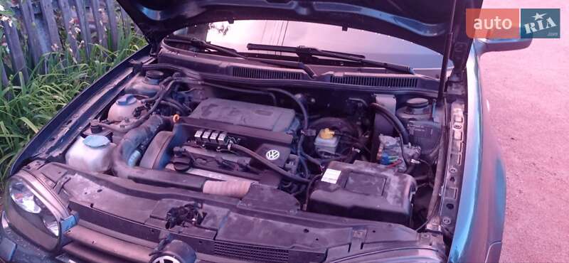 Хэтчбек Volkswagen Golf 2001 в На Новой Боровой