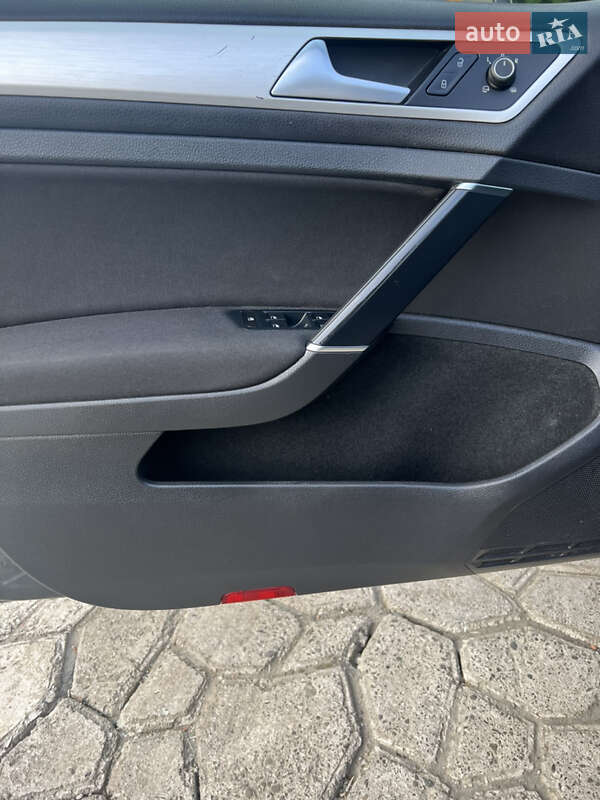 Универсал Volkswagen Golf 2014 в Ужгороде