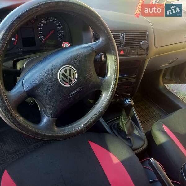 Хэтчбек Volkswagen Golf 2000 в Виннице