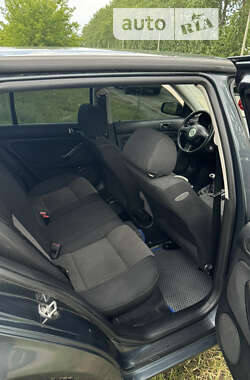 Хэтчбек Volkswagen Golf 2000 в 