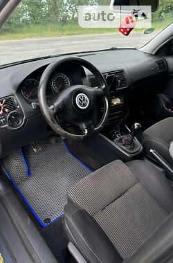 Хэтчбек Volkswagen Golf 2000 в 
