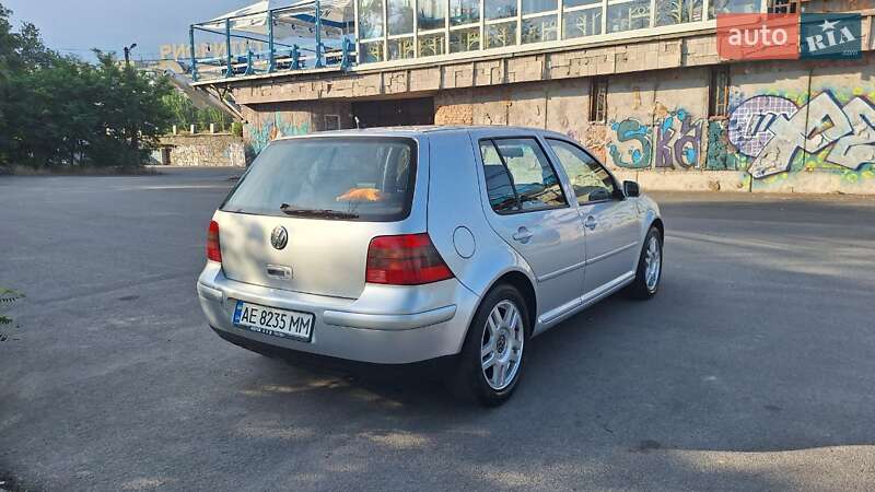 Хетчбек Volkswagen Golf 2002 в Дніпрі