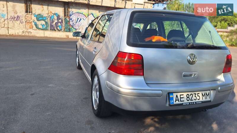 Хетчбек Volkswagen Golf 2002 в Дніпрі