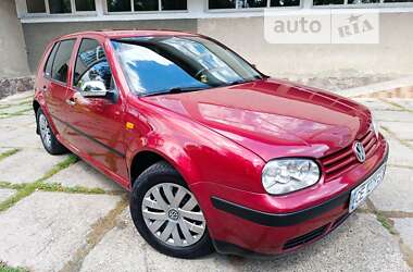 Хетчбек Volkswagen Golf 1998 в Чернівцях