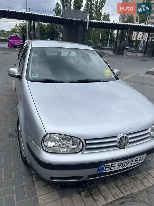 Хетчбек Volkswagen Golf 2001 в Кропивницькому