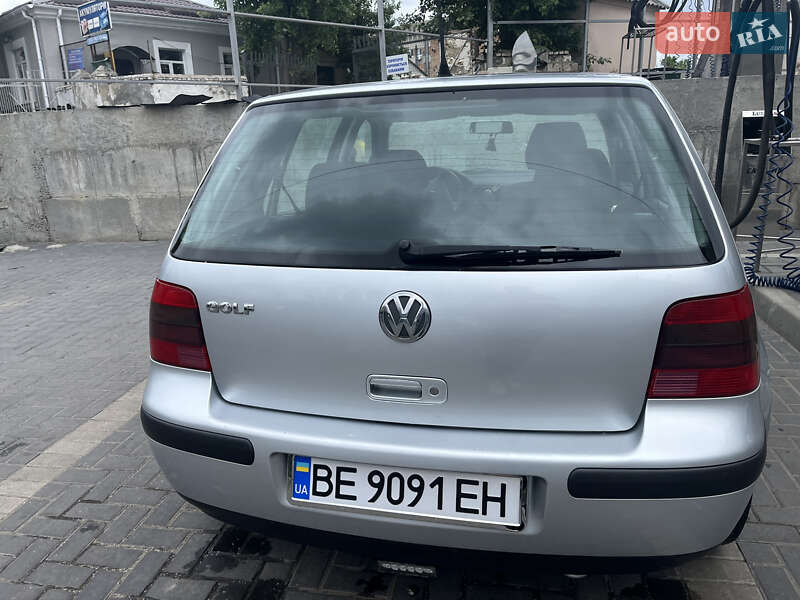 Хетчбек Volkswagen Golf 2001 в Кропивницькому