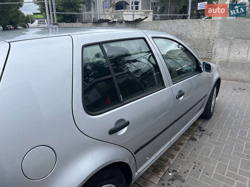 Хетчбек Volkswagen Golf 2001 в Кропивницькому