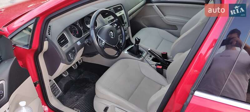 Універсал Volkswagen Golf 2015 в Полтаві